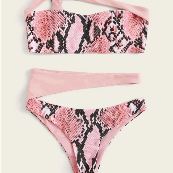 Bikini - Picture 7 of 8